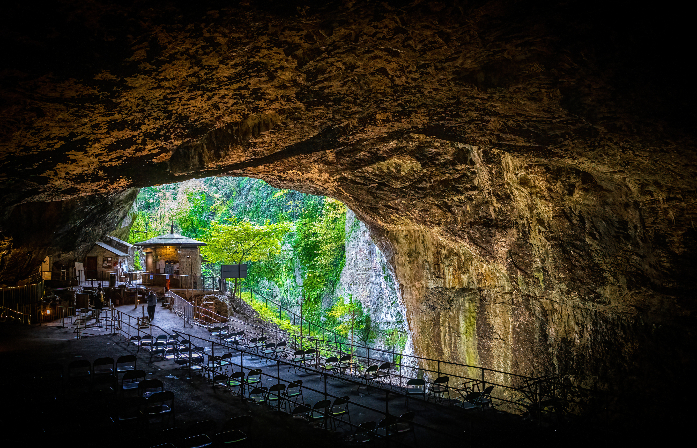 Peaks Cave