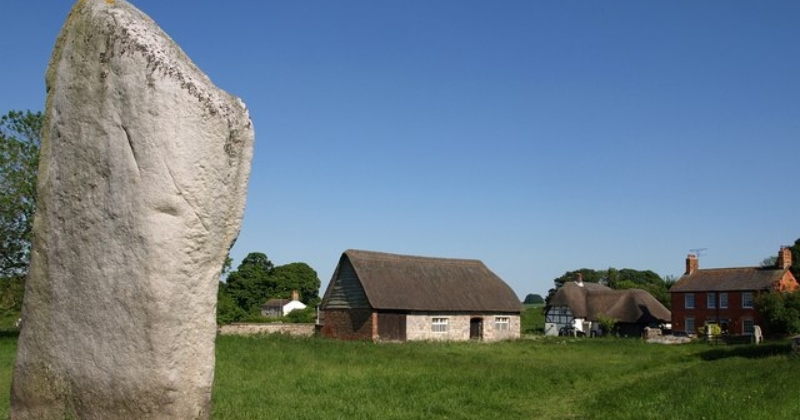 Choosing Avebury or Stonehenge