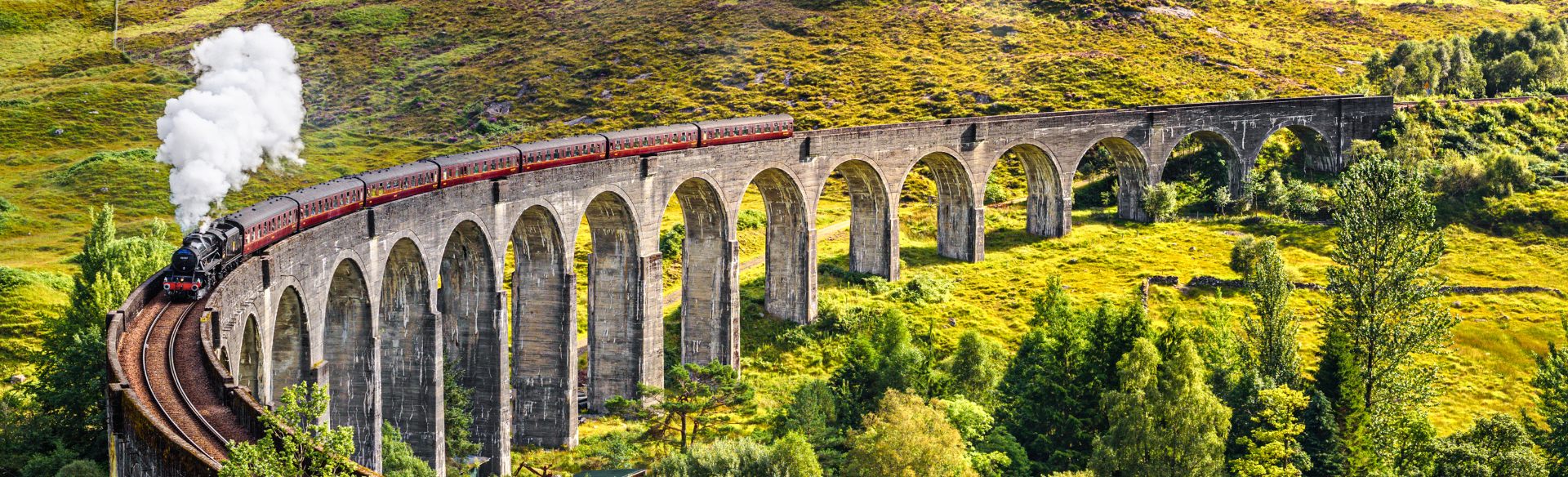 train going over the Glenfinnan Viaduct