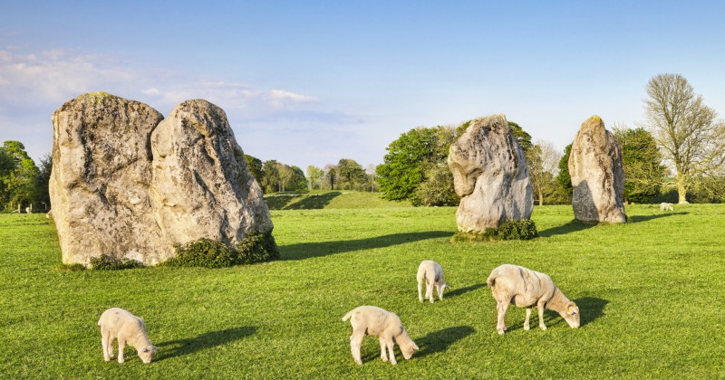Where can I get a photograph, Avebury or Stonehenge?