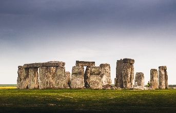 Centuries of Stories: Stonehenge & the Cotswolds - 1 day tour